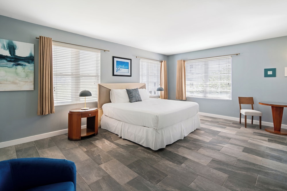 kasa la flora and impala miami beach