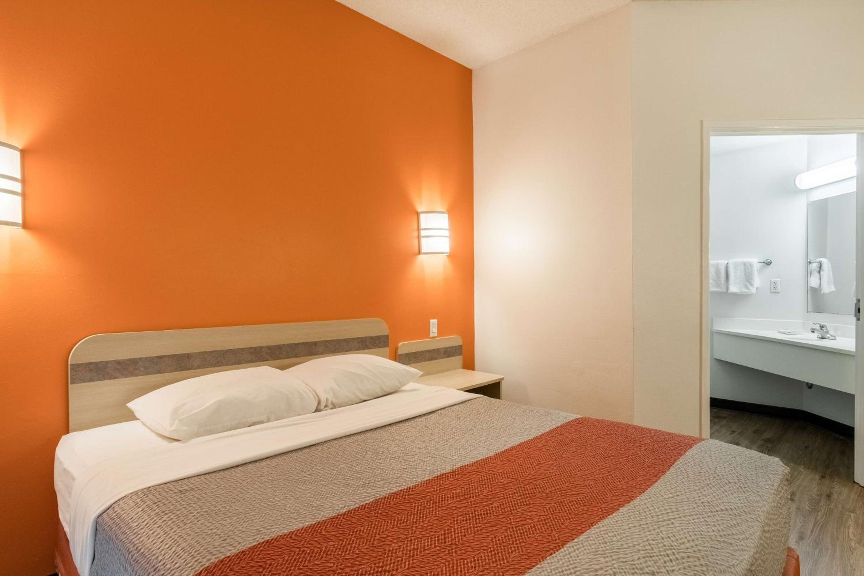 hampton inn and suites by hilton miami doral dolphin mall