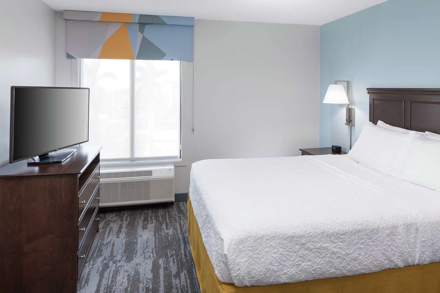 hampton inn and suites by hilton miami doral dolphin mall