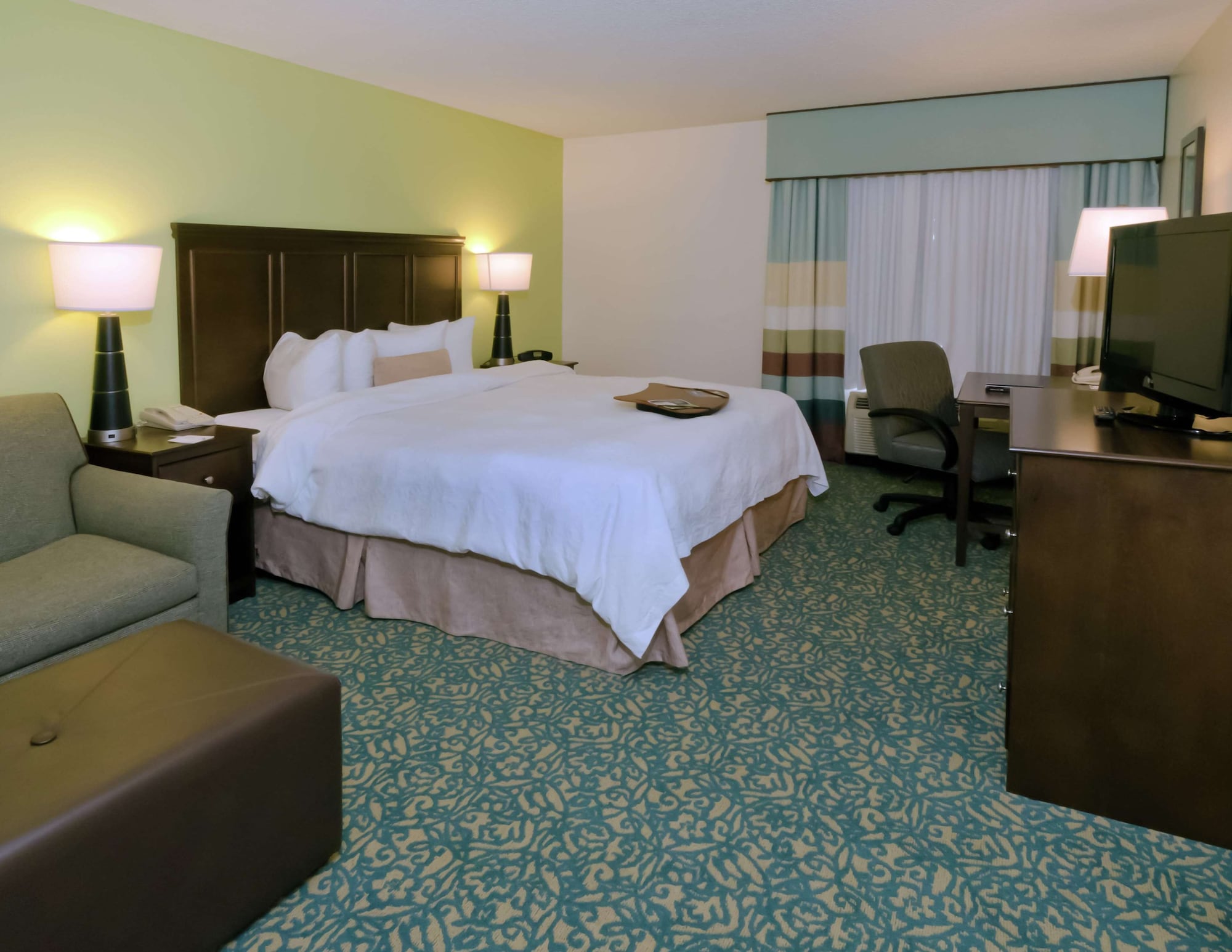 hampton inn and suites by hilton miami doral dolphin mall