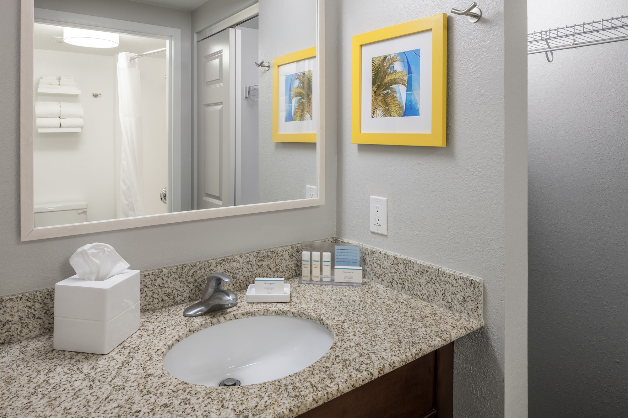hampton inn and suites by hilton miami doral dolphin mall