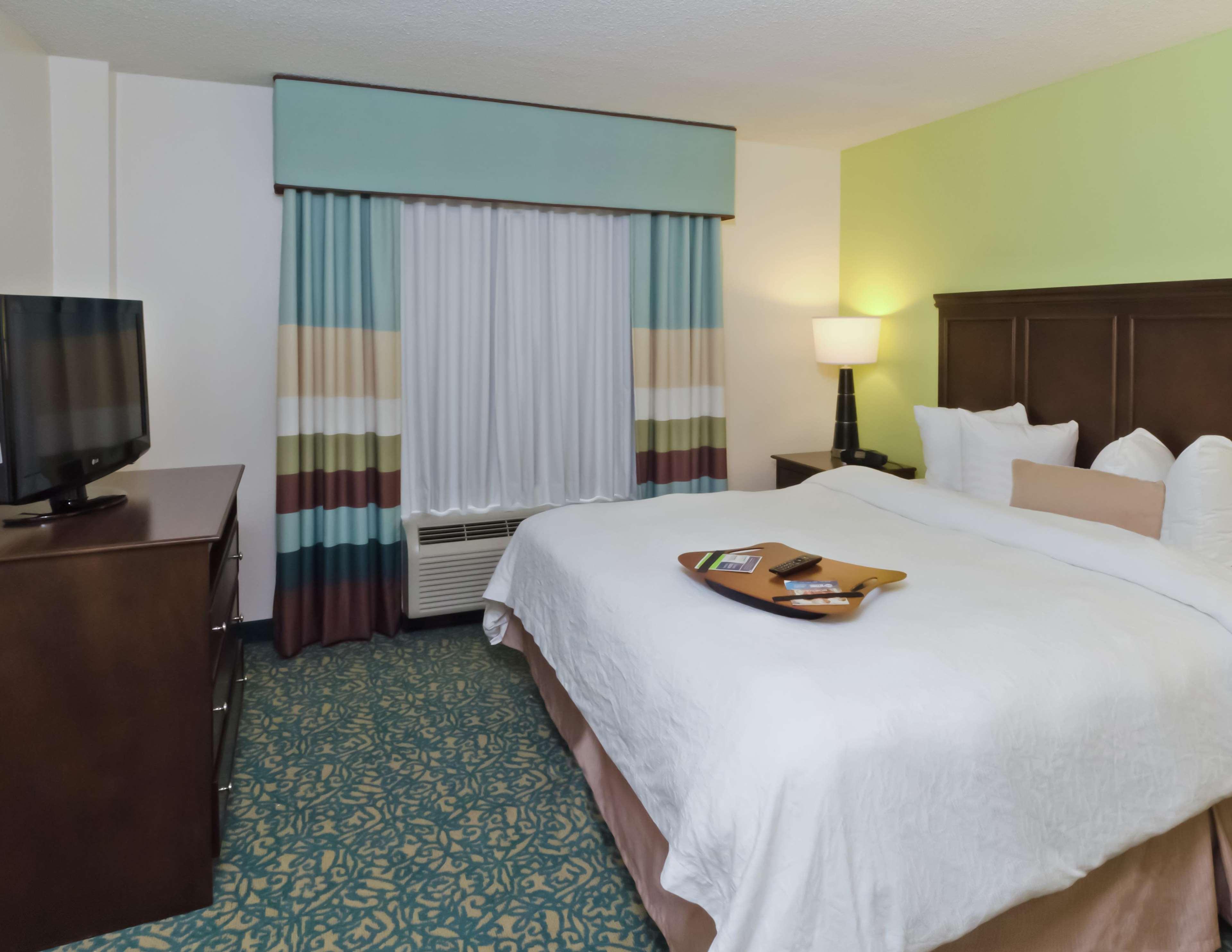 hampton inn and suites by hilton miami doral dolphin mall