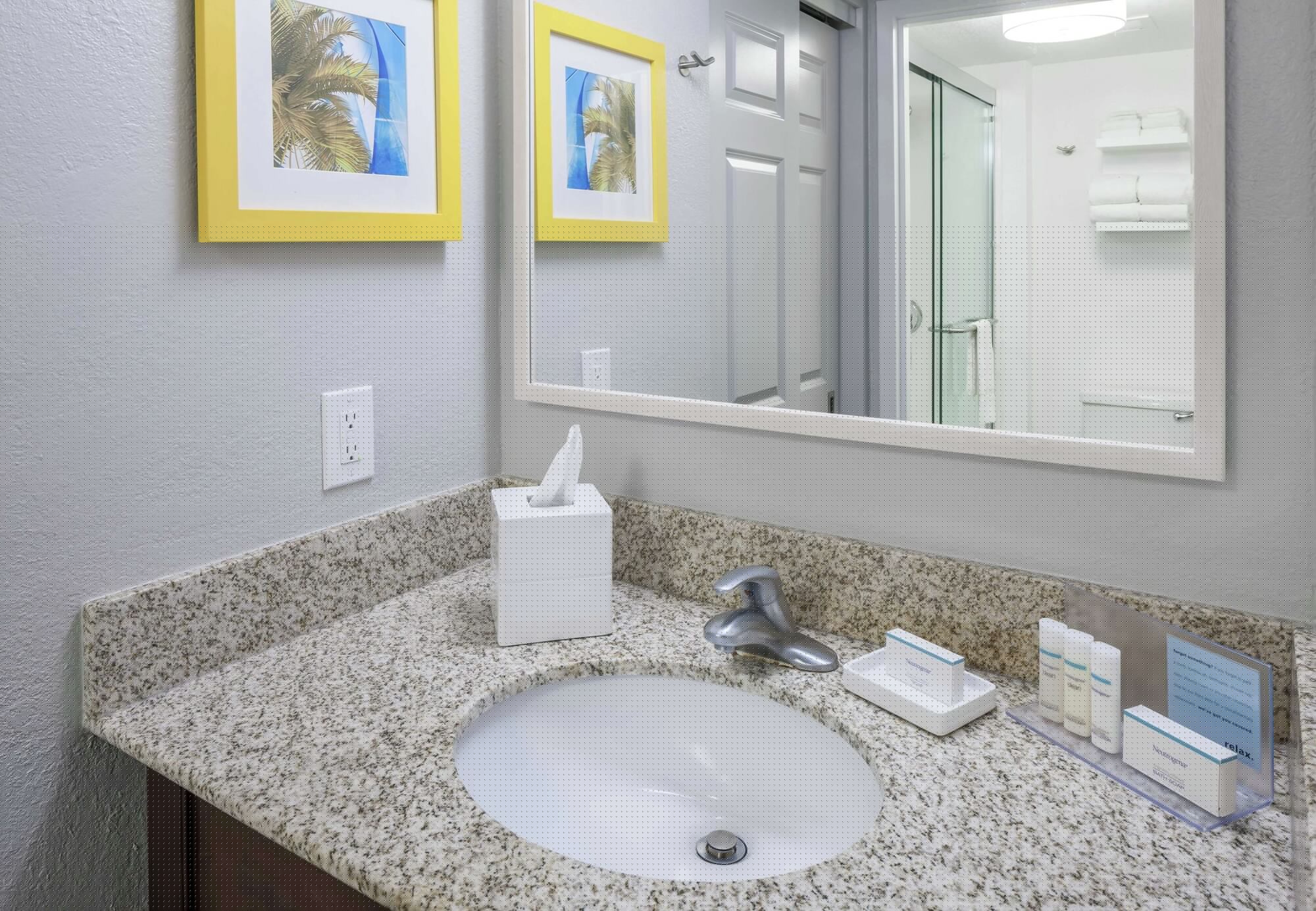 hampton inn and suites by hilton miami doral dolphin mall