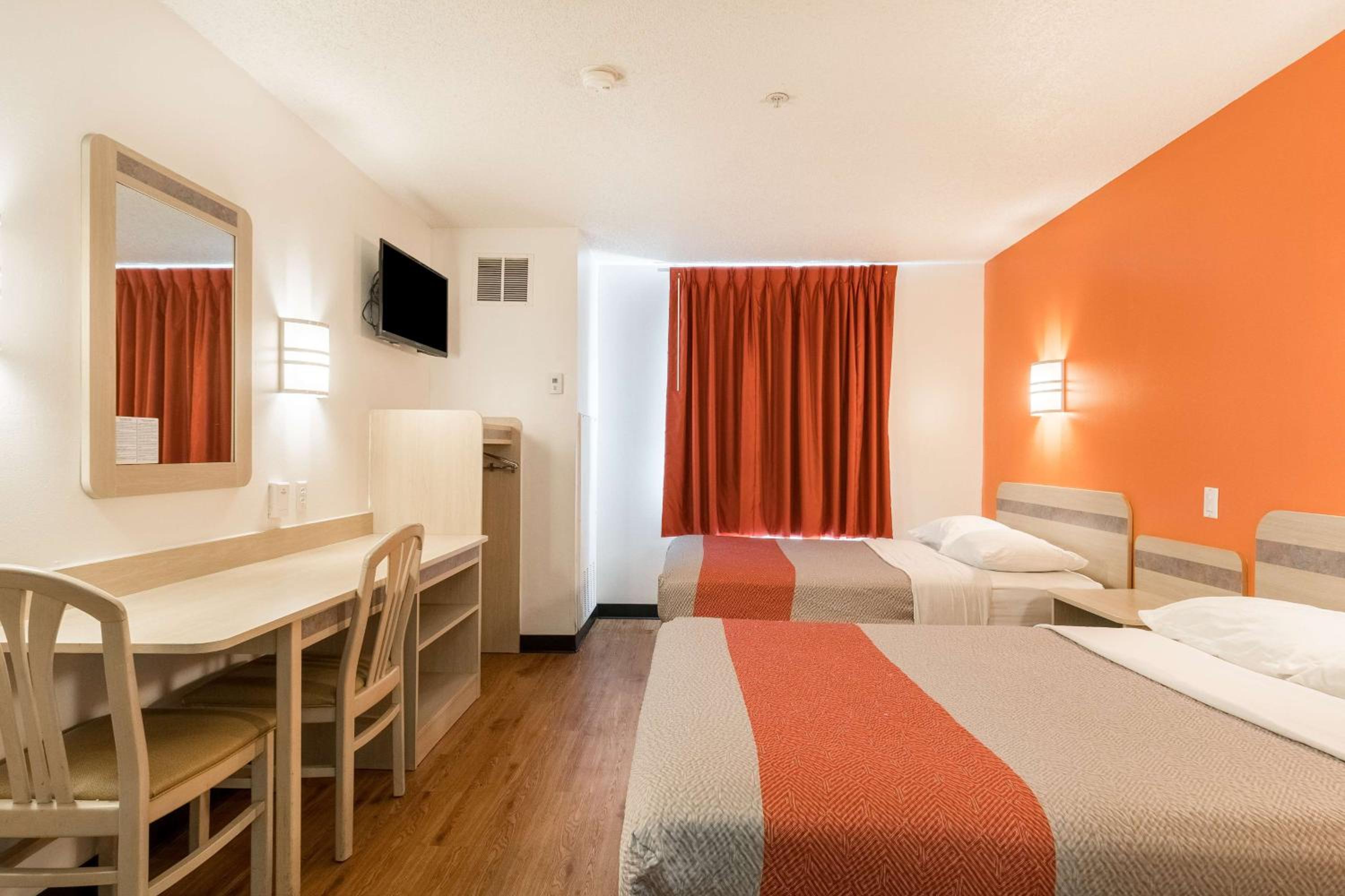 hampton inn and suites by hilton miami doral dolphin mall