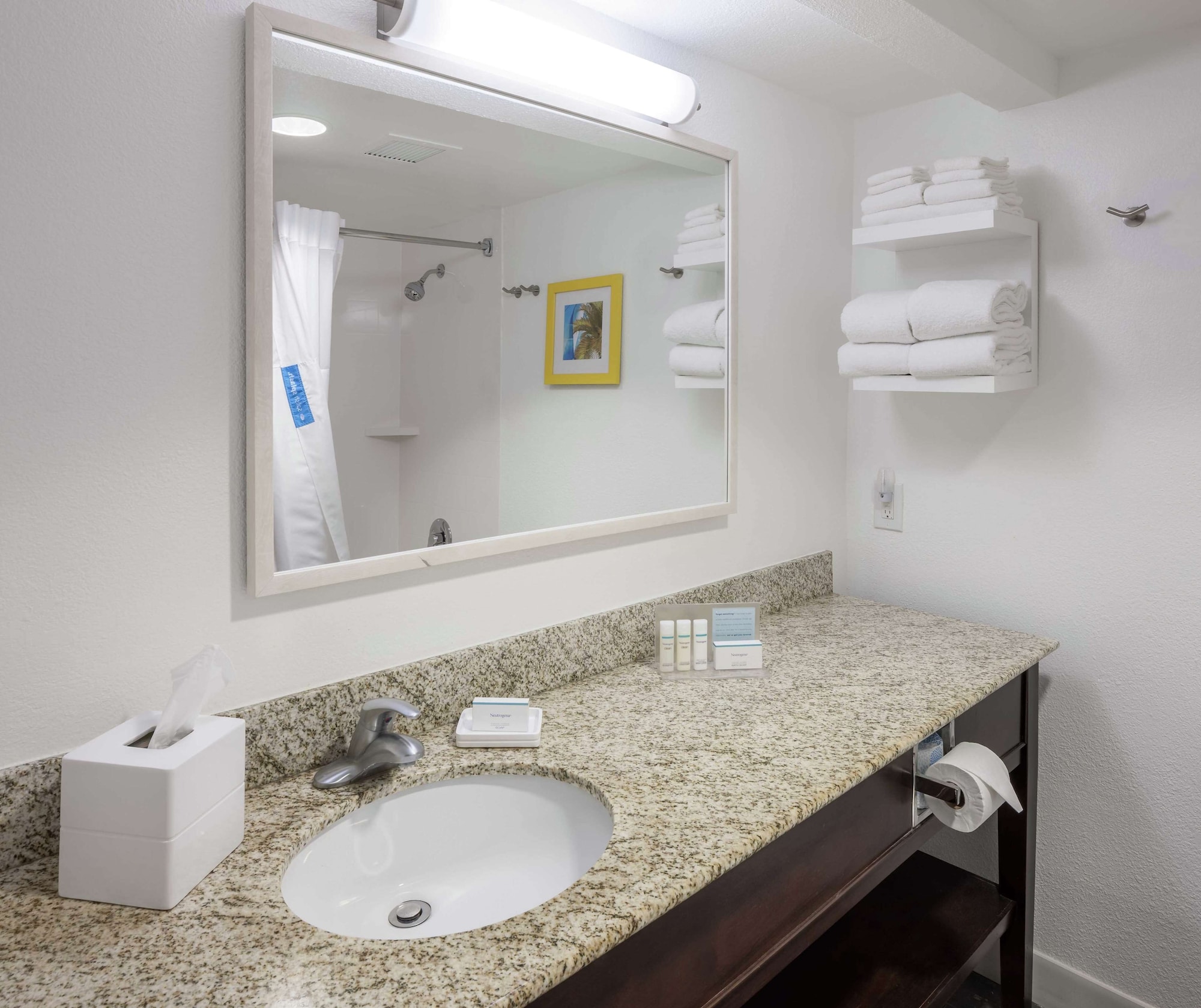 hampton inn and suites by hilton miami doral dolphin mall