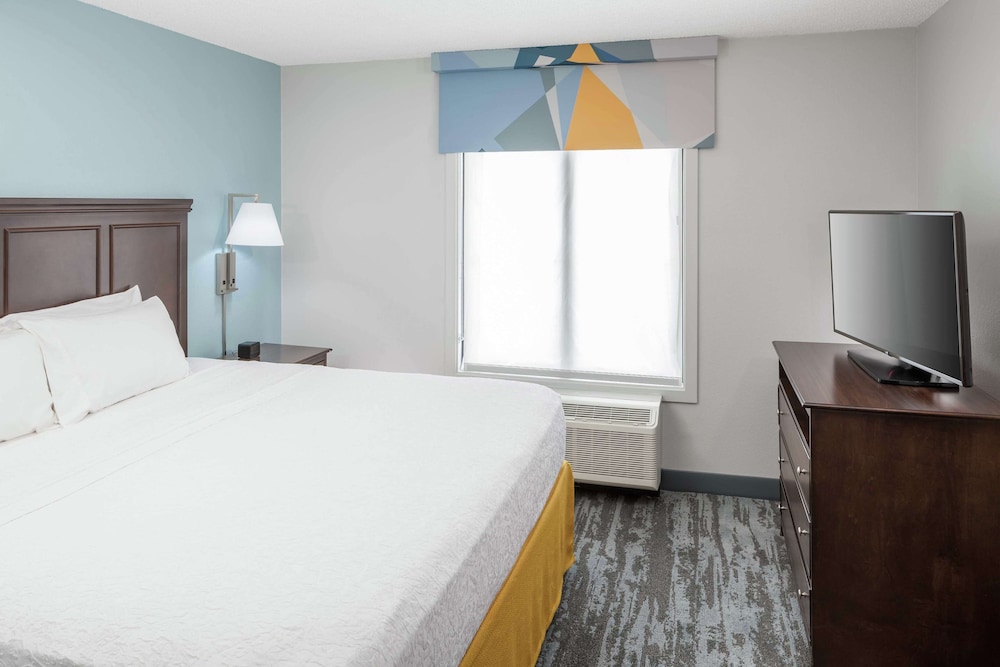 hampton inn and suites by hilton miami doral dolphin mall