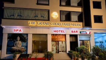 the grand courtyard maan