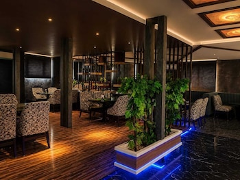 the grand courtyard maan