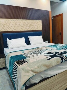 Raj Villa,,2 star