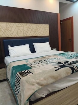 Raj Villa,,2 star