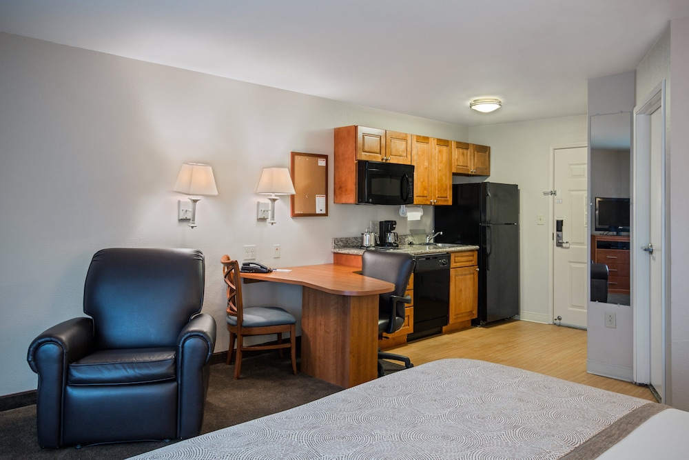 candlewood suites perrysburg by ihg