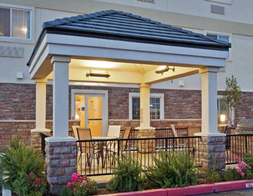 candlewood suites turlock by ihg