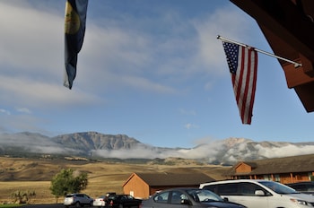 yellowstone village inn and suites