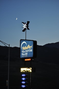 yellowstone village inn and suites