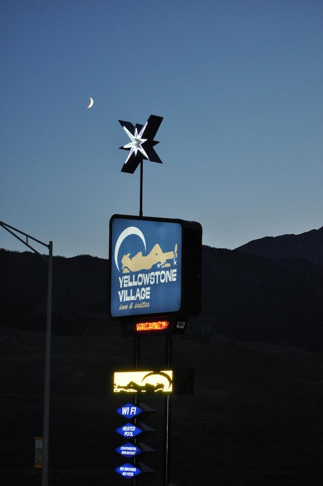 yellowstone village inn and suites