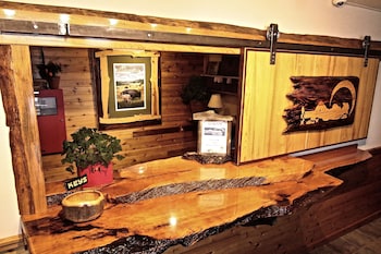 yellowstone village inn and suites