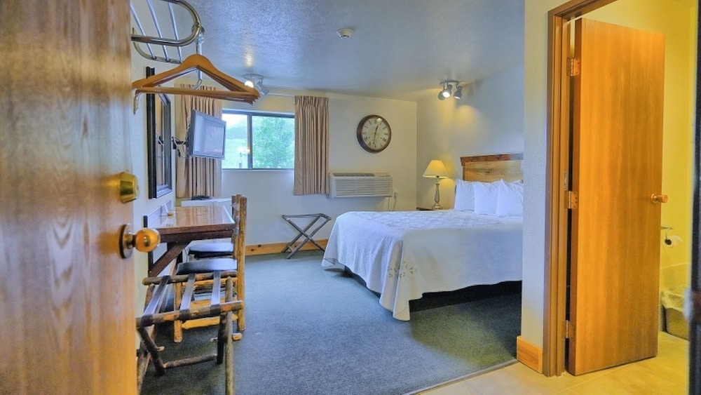 yellowstone village inn and suites