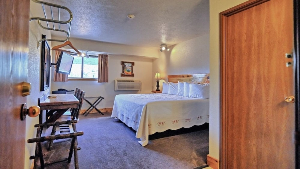 yellowstone village inn and suites