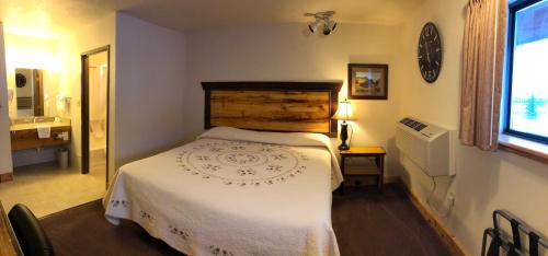yellowstone village inn and suites