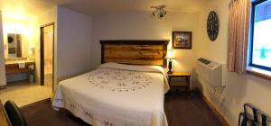 yellowstone village inn and suites