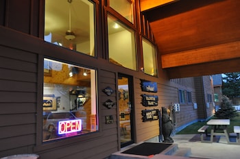 yellowstone village inn and suites