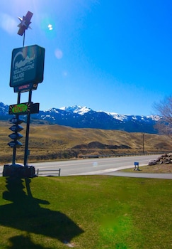 yellowstone village inn and suites