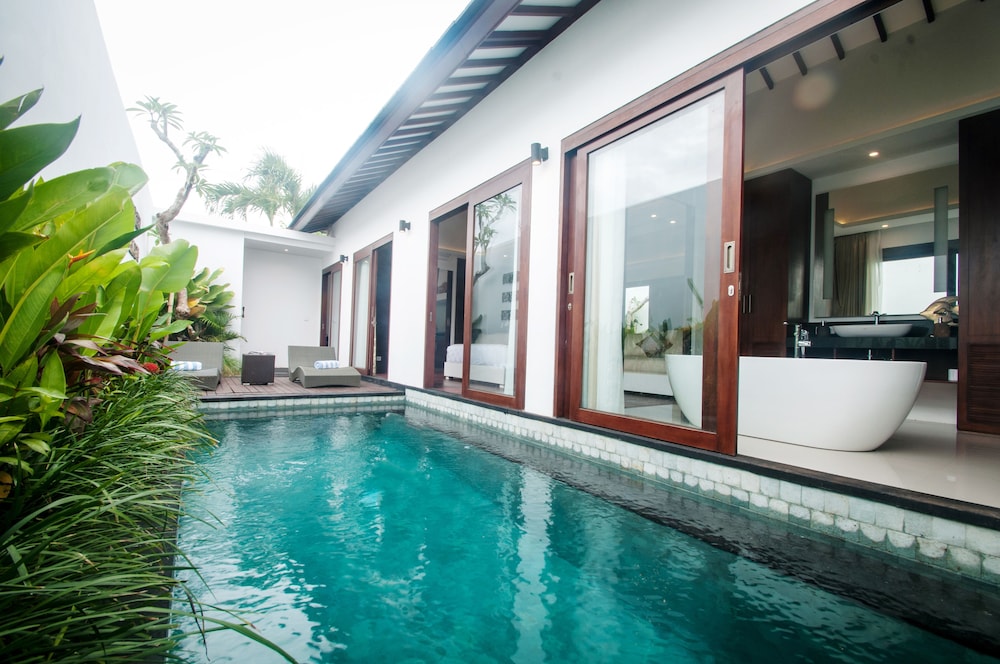 anari villas kuta