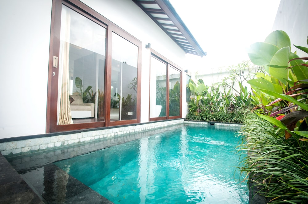 anari villas kuta