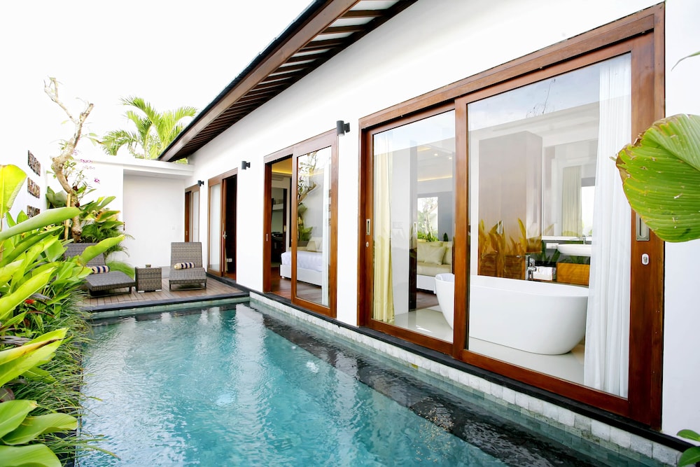 anari villas kuta