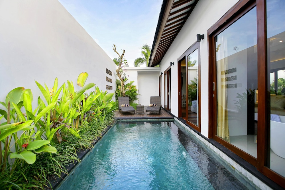 anari villas kuta