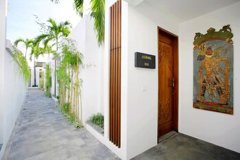 anari villas kuta