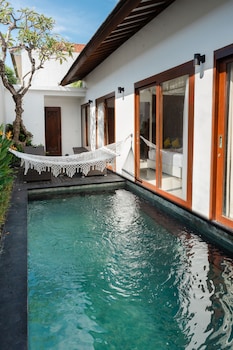 anari villas kuta