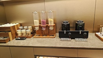 qinghui garden orange crystal hotel