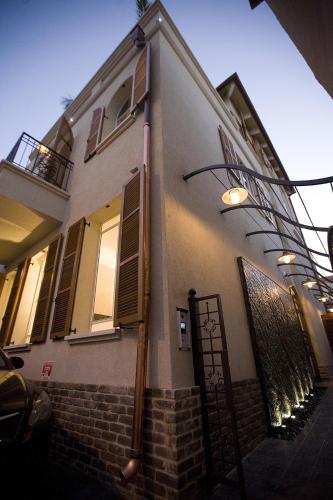 molcho neve tzedek
