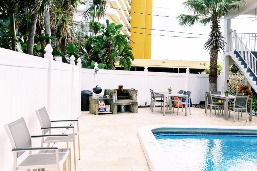 beachside gardens apartments by lowkl