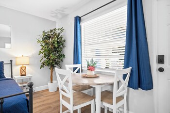 beachside gardens apartments by lowkl