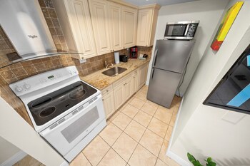 beachside gardens apartments by lowkl