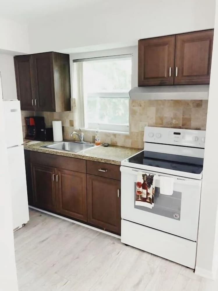 beachside gardens apartments by lowkl