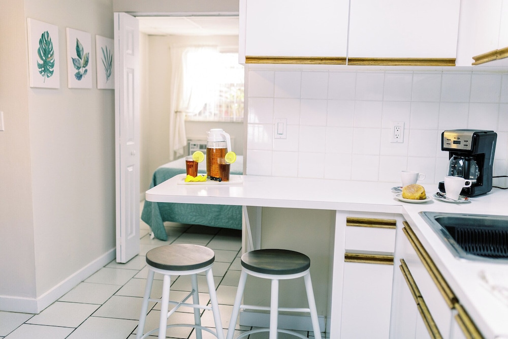 beachside gardens apartments by lowkl