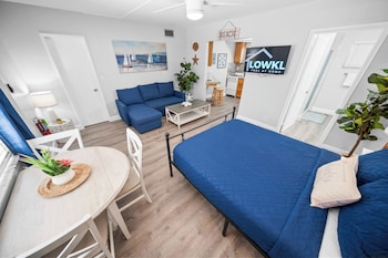 beachside gardens apartments by lowkl