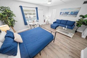 beachside gardens apartments by lowkl