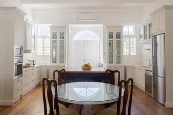 Lily Pond House At Le Lude,Cape Winelands>>Cape Town,5 star