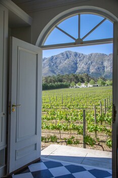 Lily Pond House At Le Lude,Cape Winelands>>Cape Town,5 star