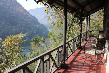 neemranas glasshouse on the ganges