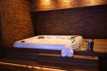 carlton tel aviv hotel