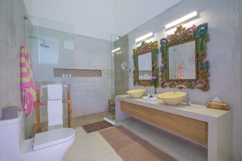 sri sharavi beach villas and spa