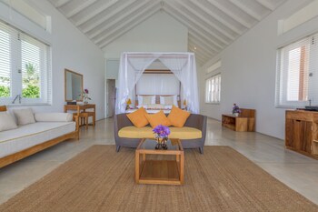 sri sharavi beach villas and spa