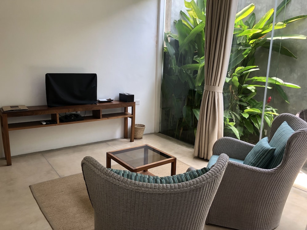 sri sharavi beach villas and spa