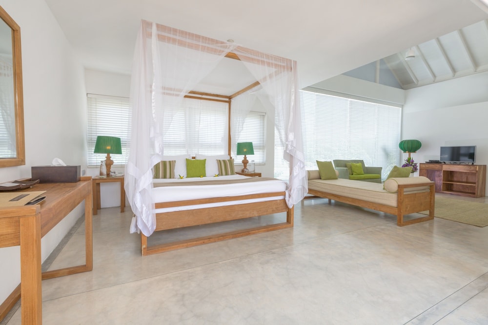 sri sharavi beach villas and spa