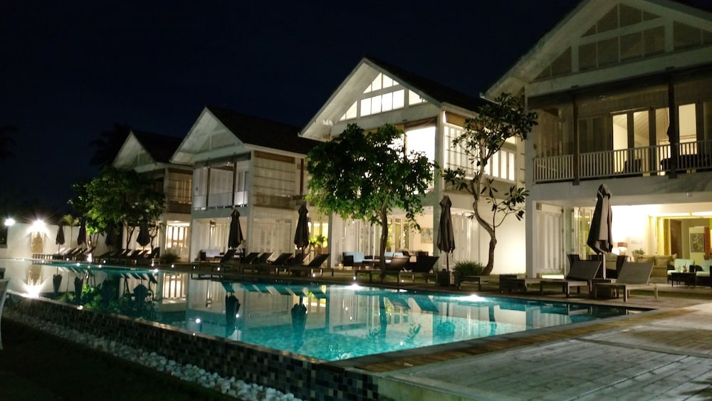 sri sharavi beach villas and spa